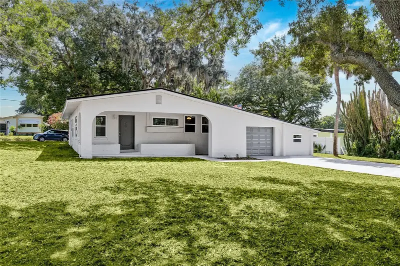 1375 Lake Dr, FL