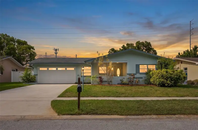 965 Santa Monica Dr, FL
