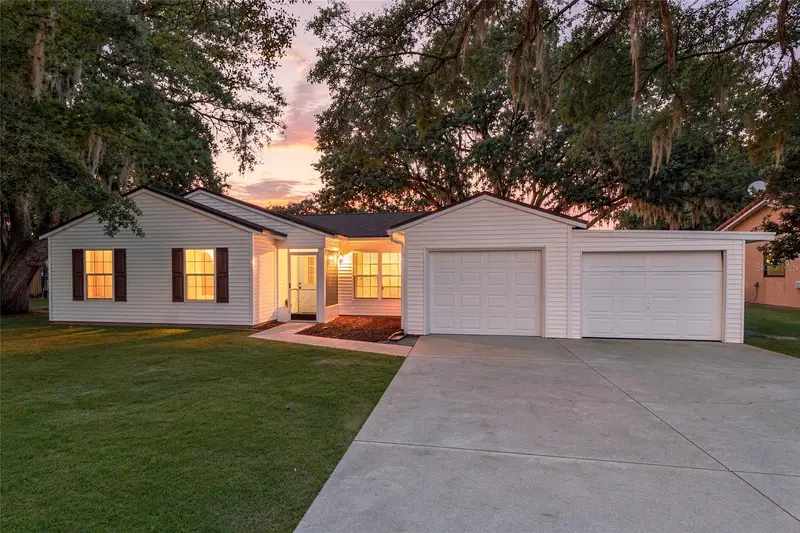 303 Oak Track Pass, FL