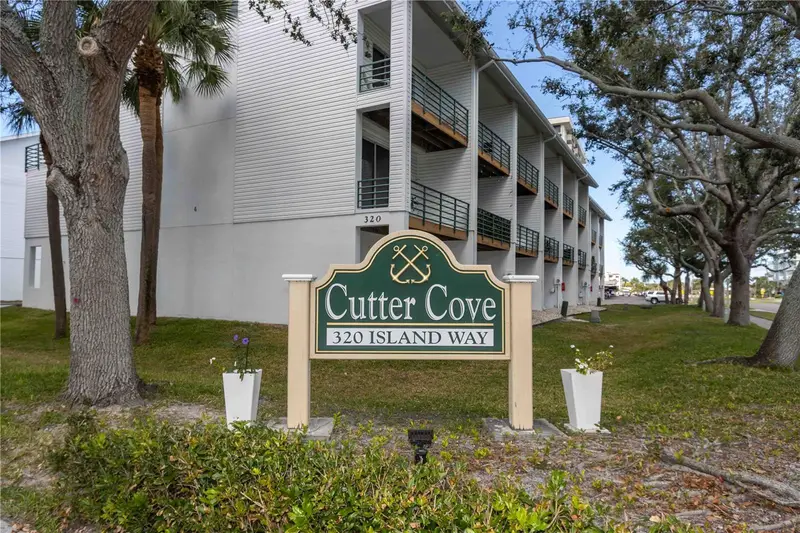 320 Island Way #605, FL