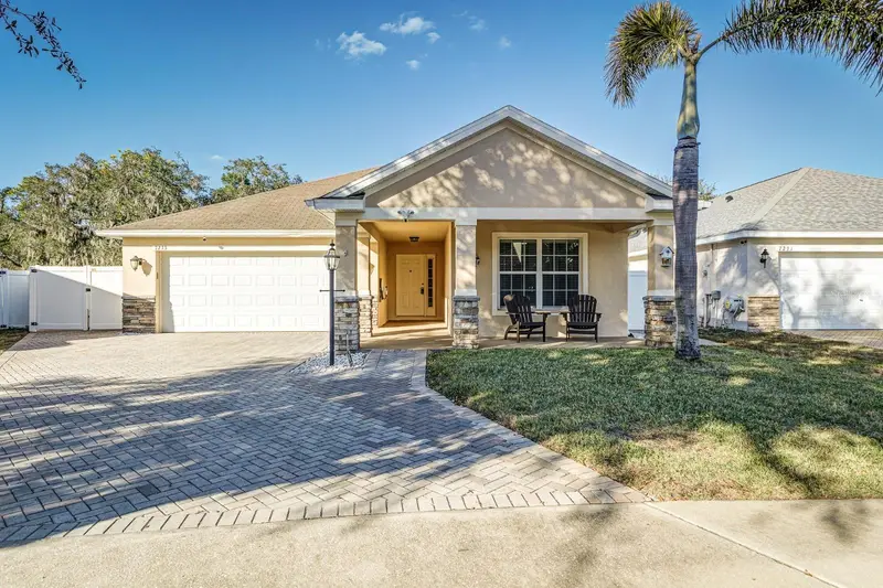 7233 Wakeview Dr, FL