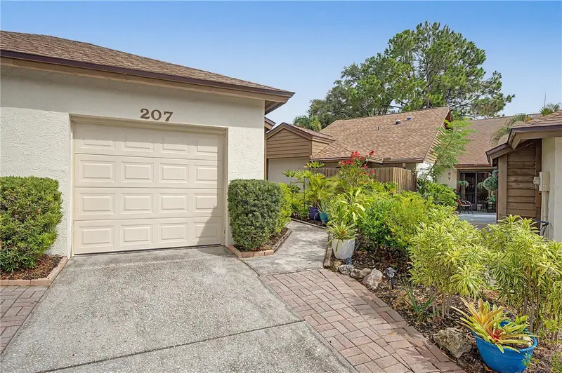 207 Lighthouse Ct, FL