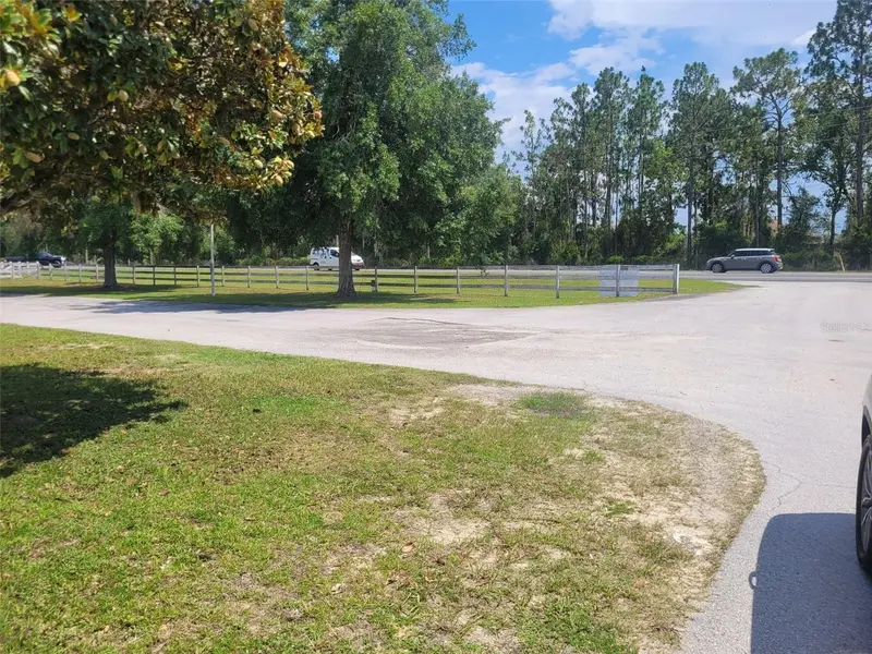 8875 E Highway 25, FL
