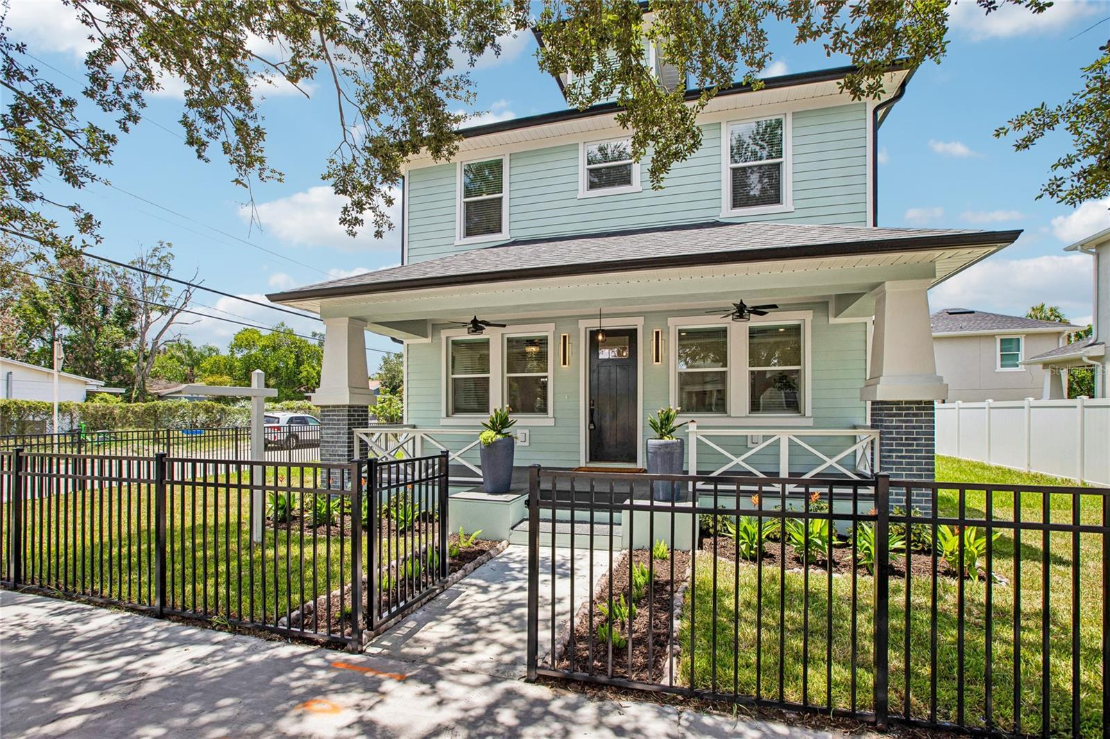 406 E Chelsea St, FL