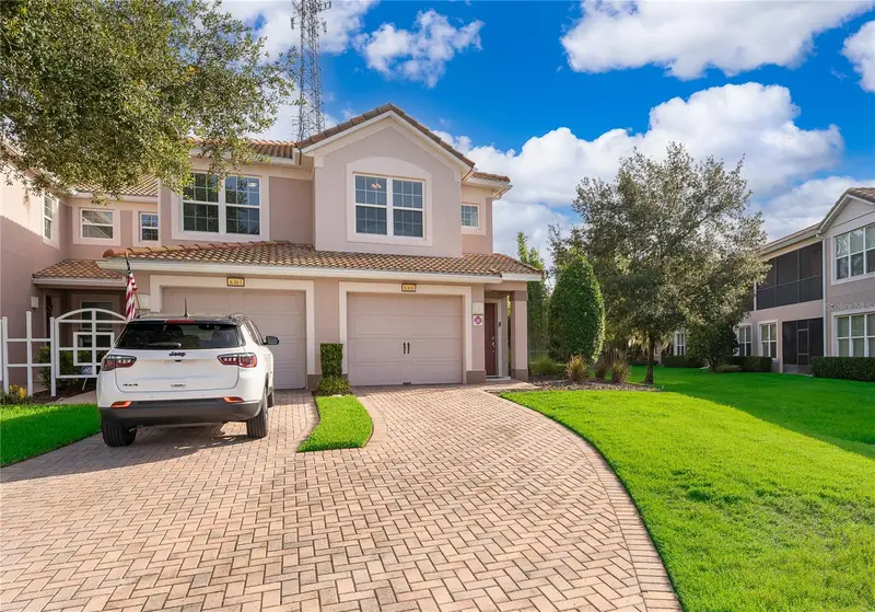 8301 Bella Vida Cir #8301, FL