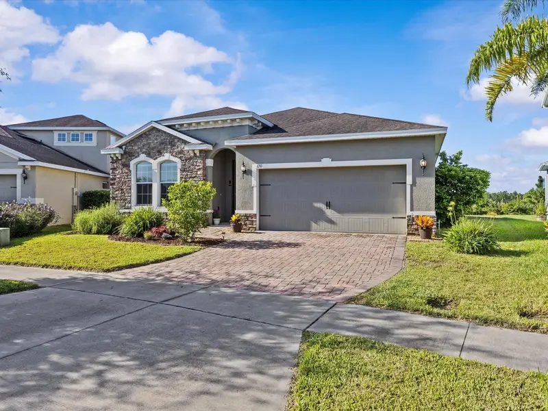 120 Whirlaway Dr, FL