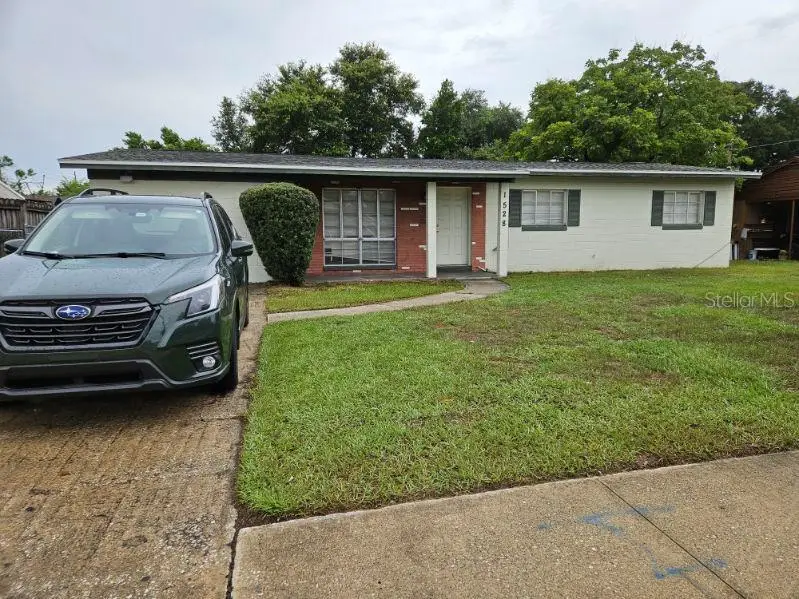 1528 N Powers Dr, FL