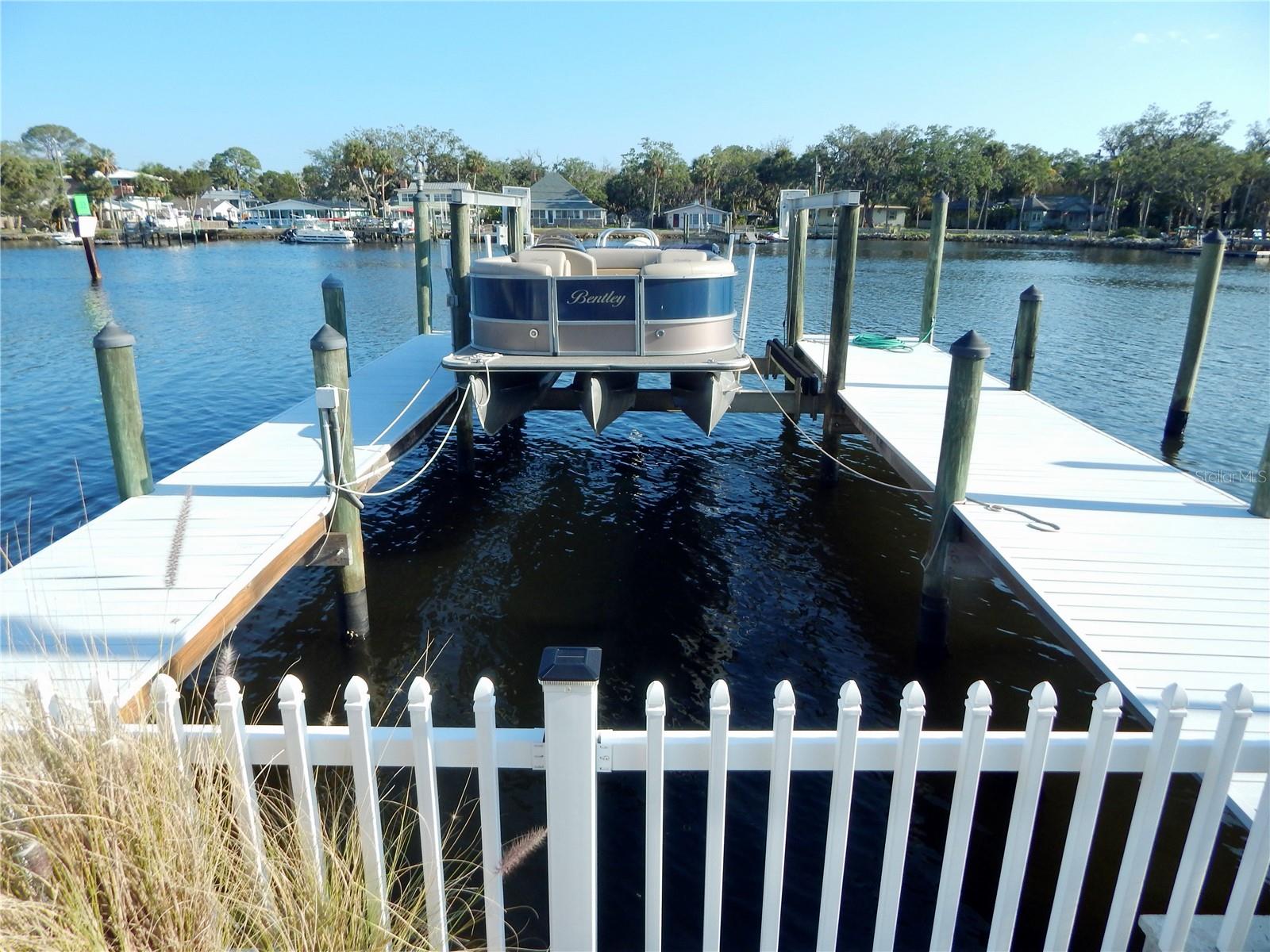 8025 Island Dr, FL