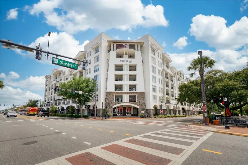 630 Vassar St #2210, FL