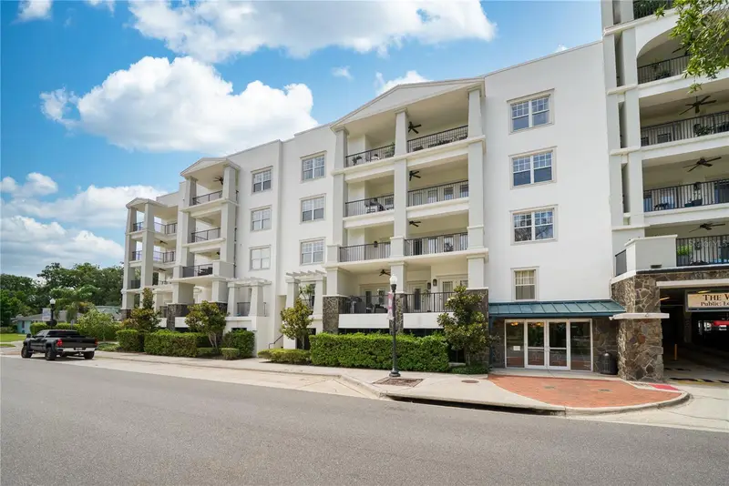 630 Vassar St #2210, FL