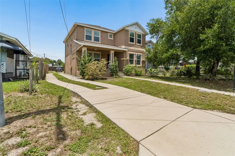 1216 E Giddens Ave, FL