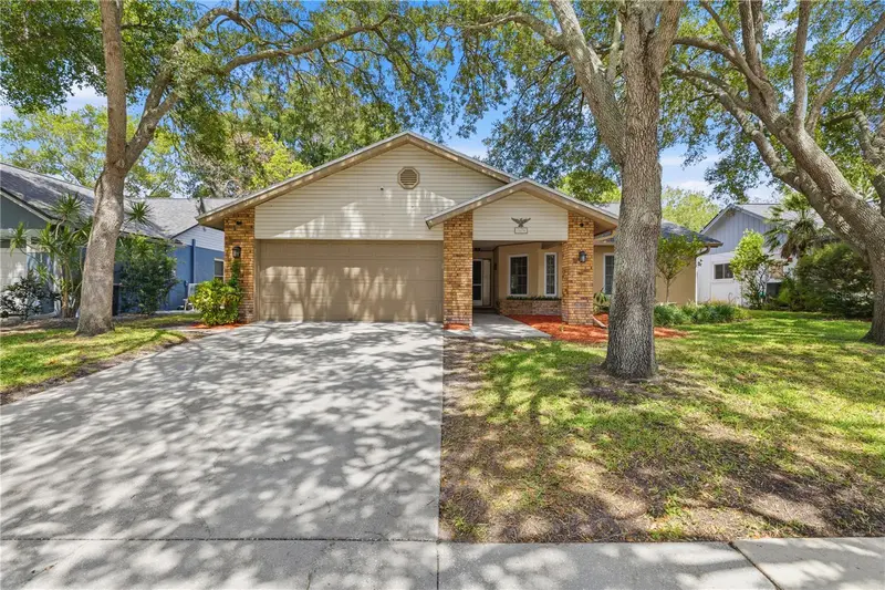 1570 Club Dr, FL