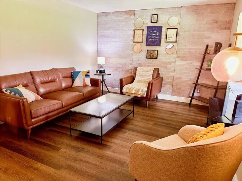 820 Park Lake Cir #11, FL
