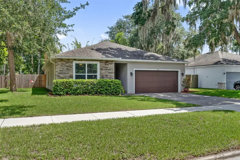 504 E 14th St, FL