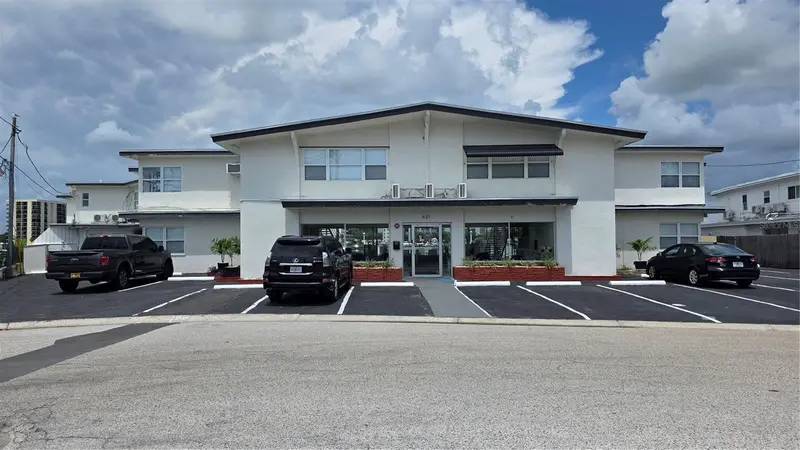621 Bay Esplanade, FL