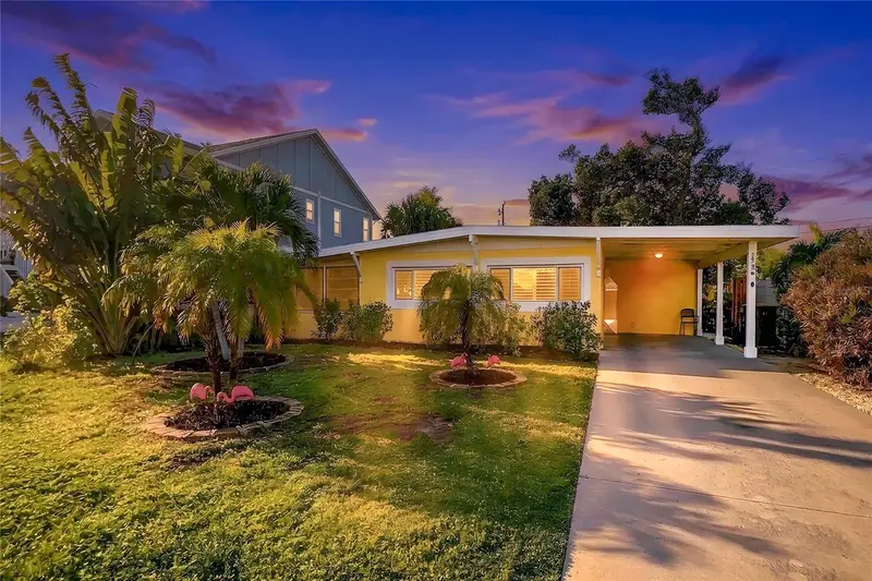 1330 Holiday Dr, FL