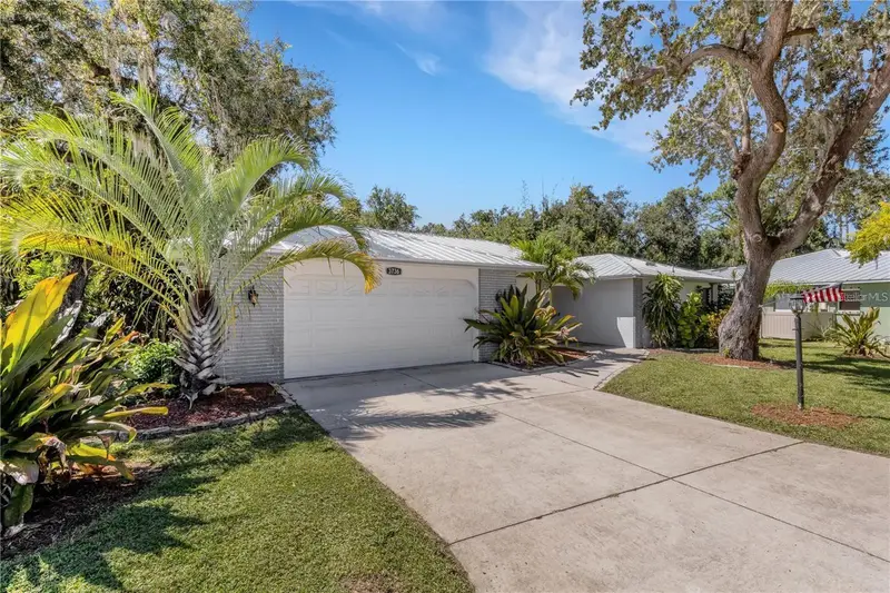 3736 Maple Hollow Ct, FL