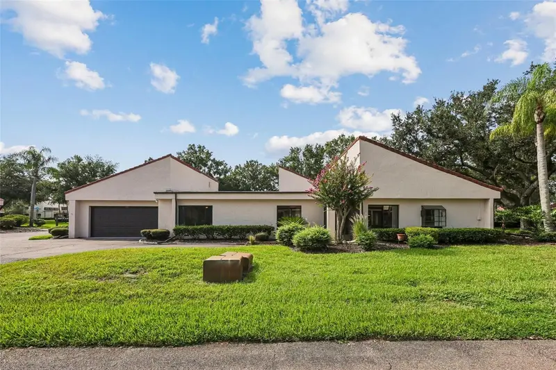 107 Seville Ct N, FL