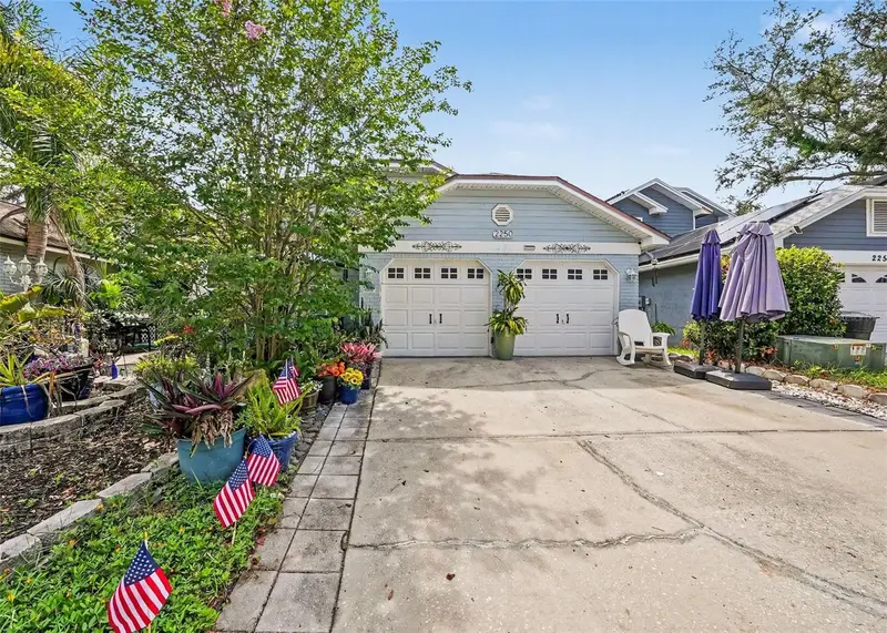2250 Springwood Cir W, FL