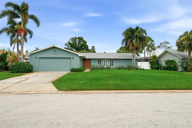 6241 Tanglewood Dr Ne, FL