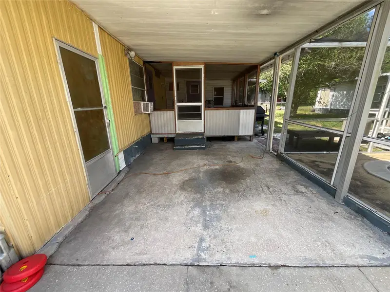 702 Jersey Ct, FL