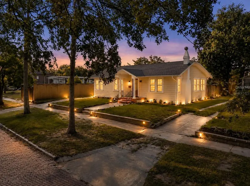 106 W Comanche Ave, FL