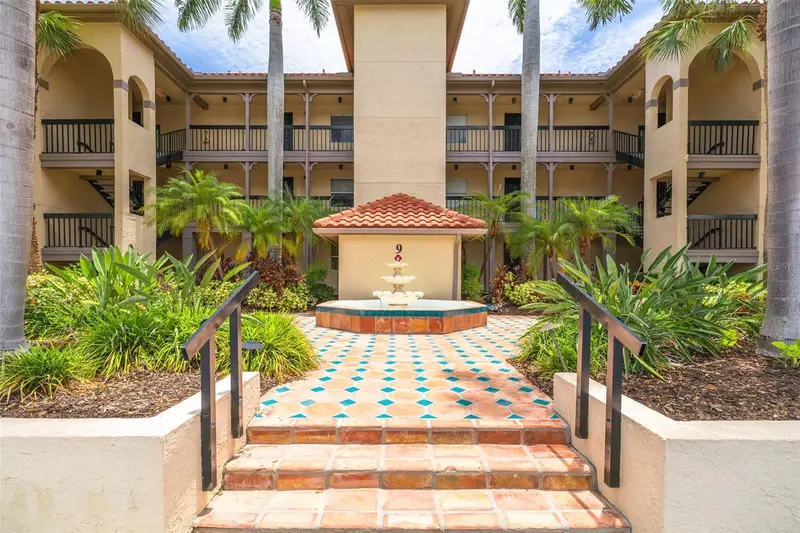 2400 Feather Sound Dr #914, FL