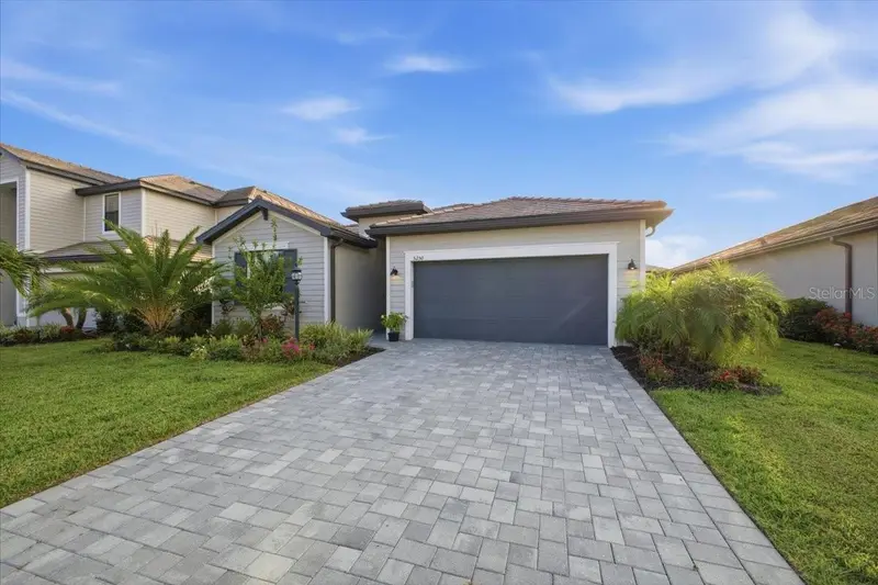 5250 Coral Reef Way, FL