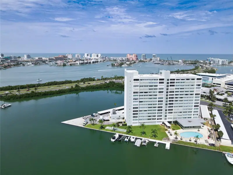 31 Island Way #505, FL