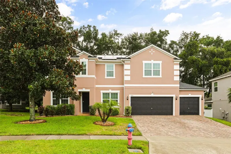 925 Counts Crest Cir, FL