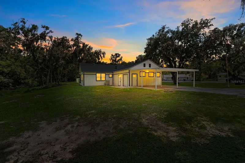 690 Moose Lodge Rd, FL