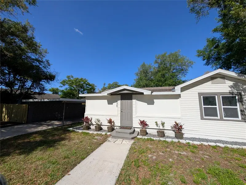 739 Center St, FL