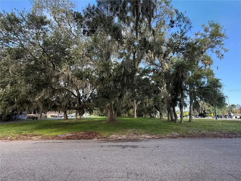 1130 Mcnamee St Hwy 441 Hwy, FL
