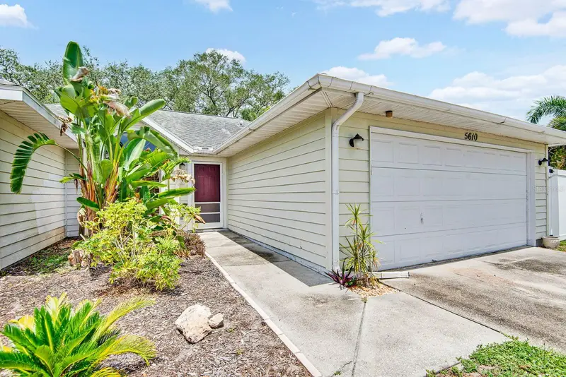 5610 33rd Ln E, FL