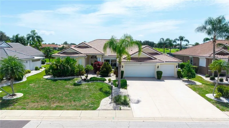 2122 Platinum Dr, FL