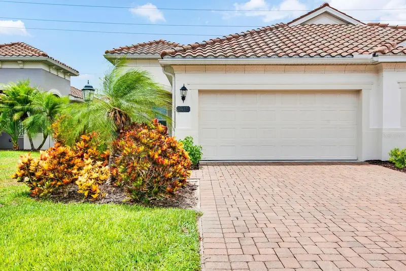 1418 Calle Grand St, FL