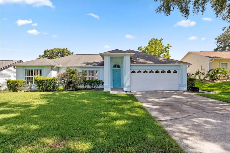 6828 Woodgrain Ct, FL