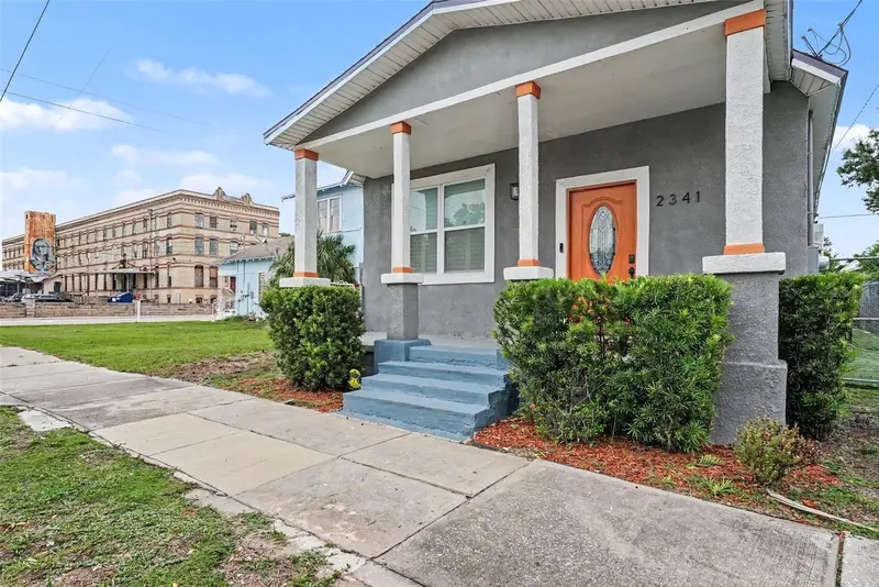 2341 W Chestnut St, FL