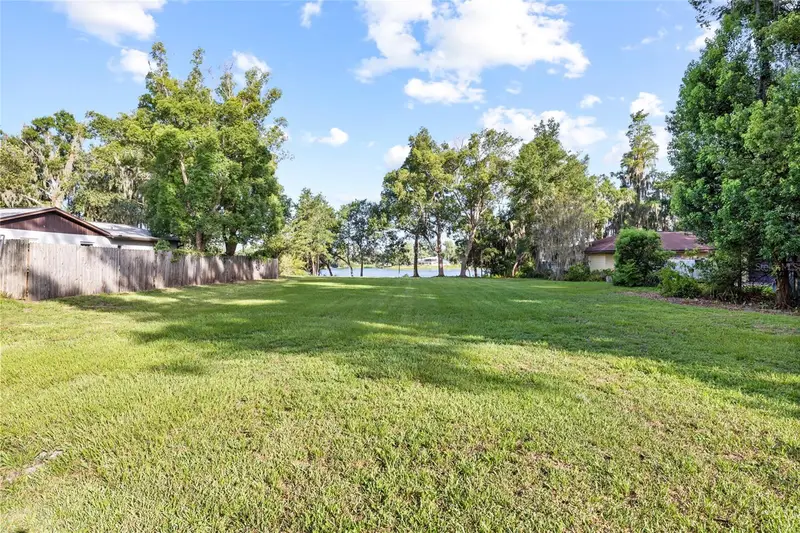 18703.5 Lakeshore Dr, FL
