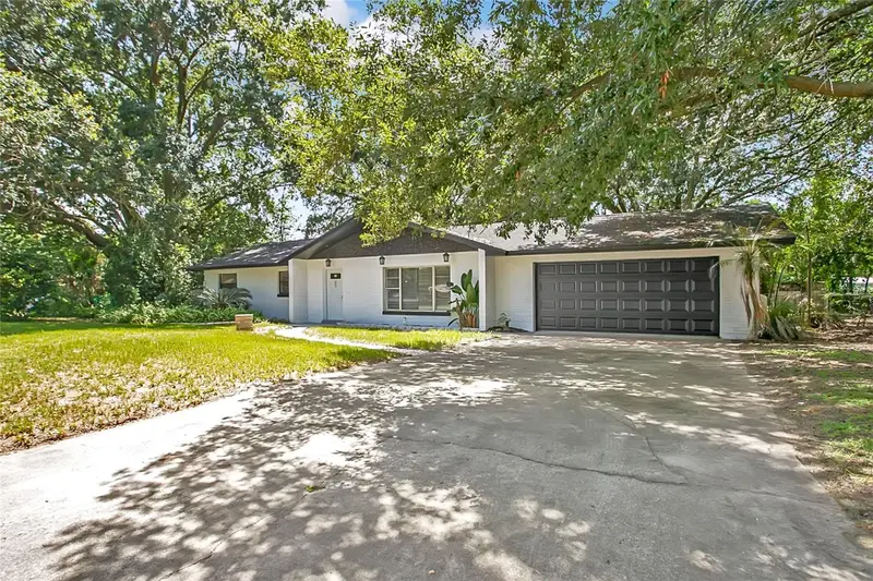 1221 Forest Cir, FL