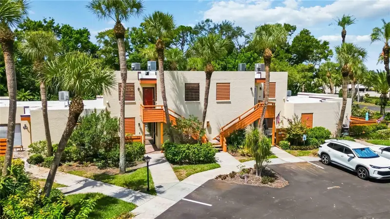 218 Pineneedle Dr #218, FL