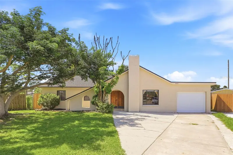 Lee Vista listing