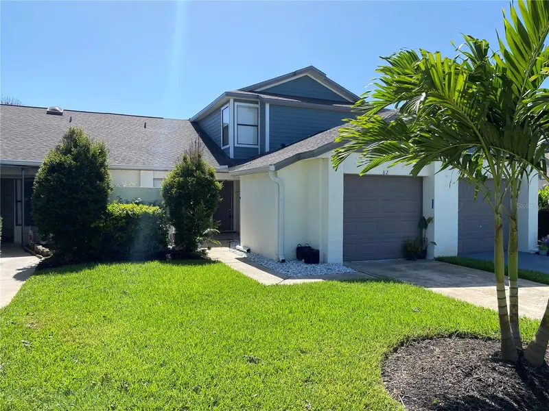 82 Lakepointe Cir #82, FL