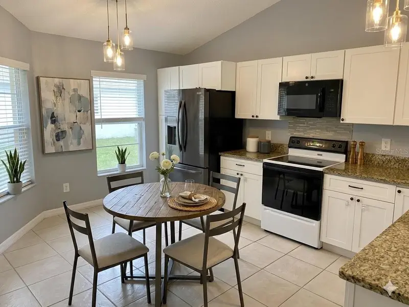 82 Lakepointe Cir #82, FL