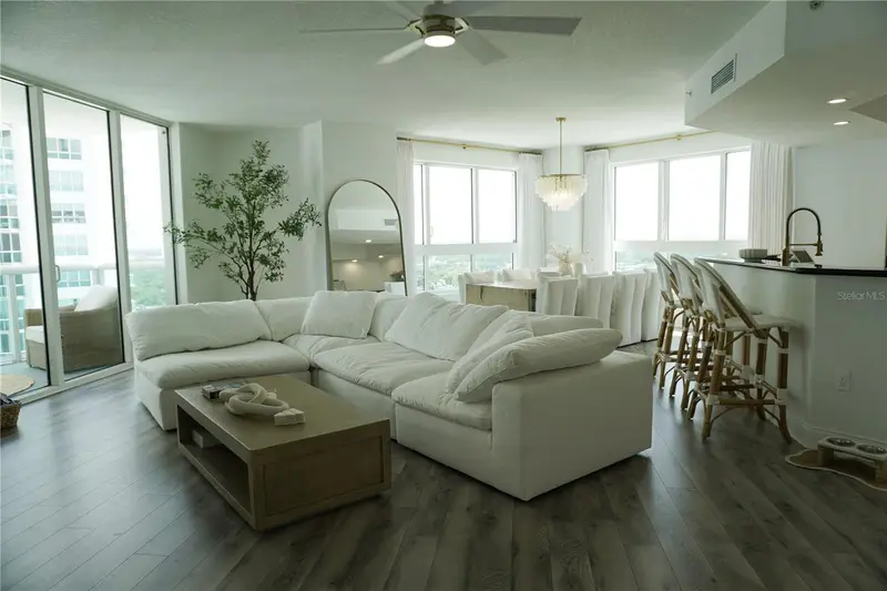 241 Riverside Dr #2009, FL