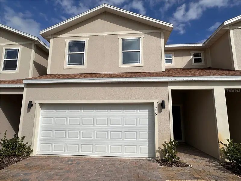 915 Lakefront Village Dr, FL
