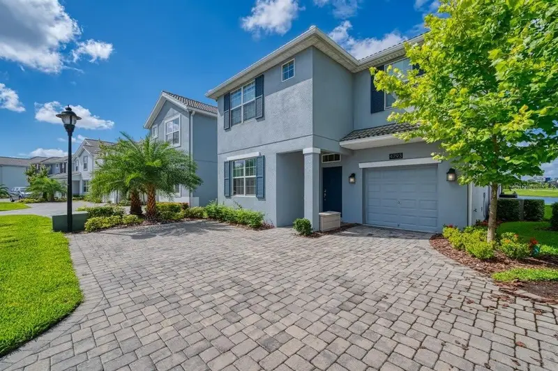 4793 Kings Castle Cir, FL