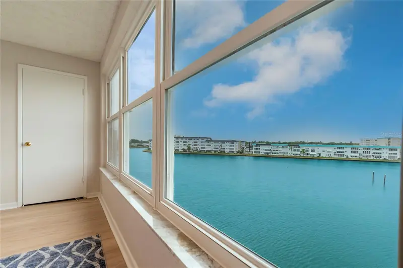 5925 Shore Blvd S #405, FL