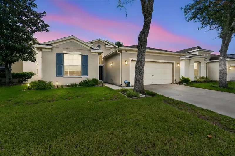 211 Fairmont Dr, FL