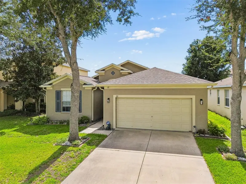 211 Fairmont Dr, FL